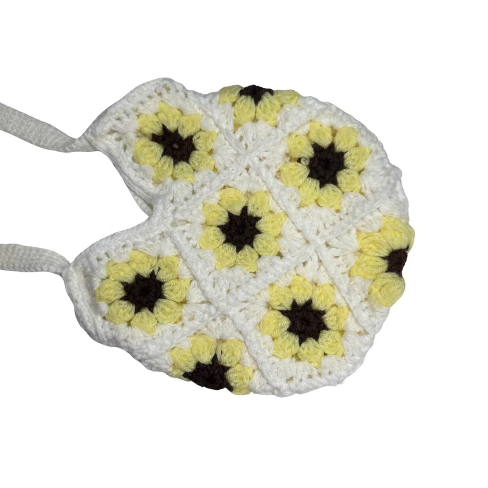 Chic Floral Crochet Shoulder Bag White and Yellow sunflower handmade knitted